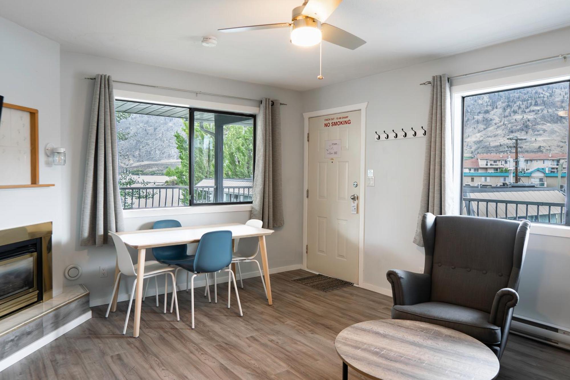Poplars Motel On The Lake อซูยูส ภายนอก รูปภาพ